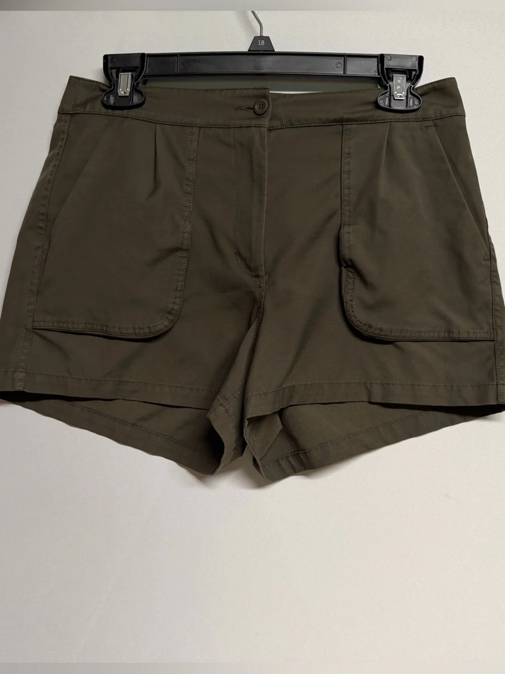 Lululemon This Instant Dark Olive Shorts Size 8